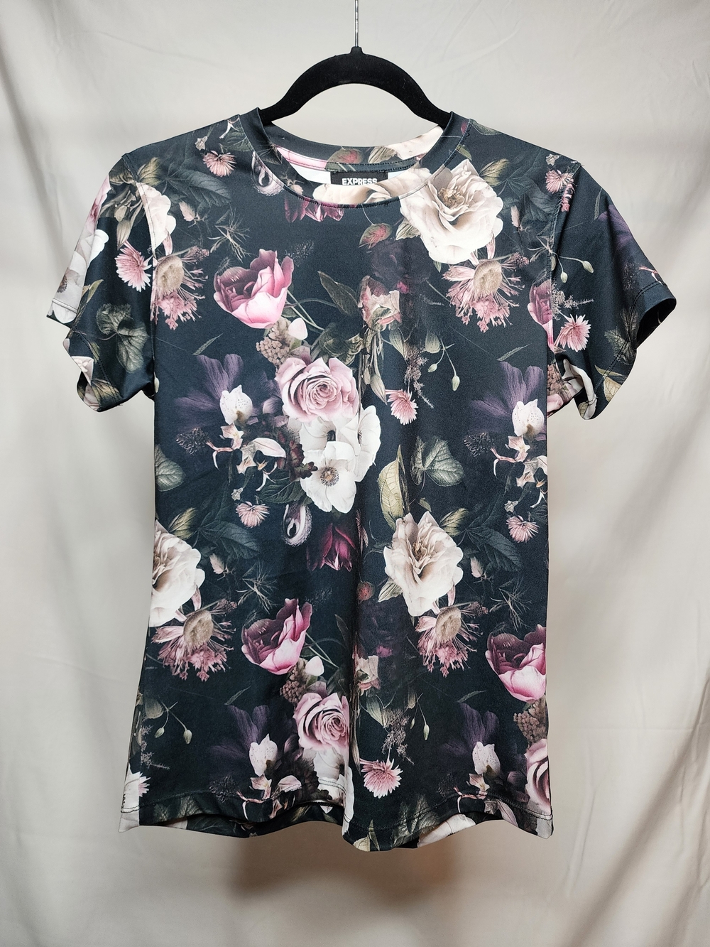Express Women's Black Floral Short Sleeve Crewneck Tee
